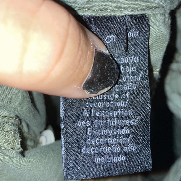 Calvin Klein Jeans capris - Picture 3 of 3